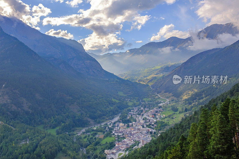 Val Chisone位于意大利北部皮埃蒙特的科提亚阿尔卑斯山